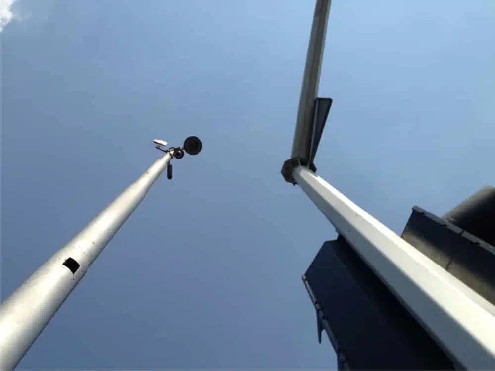 نصب دوربین روی دکل بلند